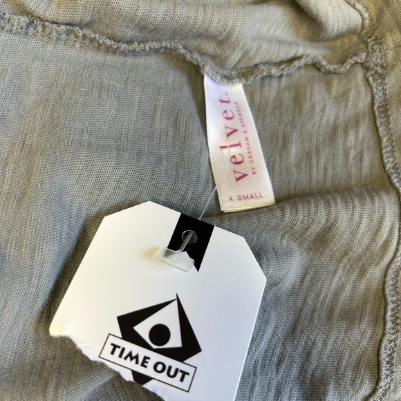 Velvet by Graham & Spencer Light Gray Long Sleeve Top - Picture 4 of 6